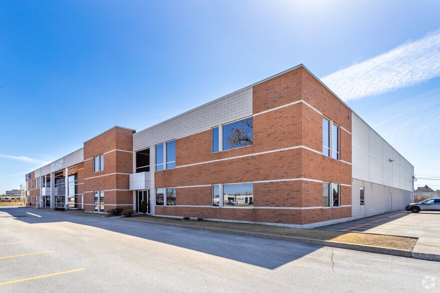 3700-3720 Des Laurentides (A-15) Desste O, Laval, QC for lease - Building Photo - Image 2 of 8
