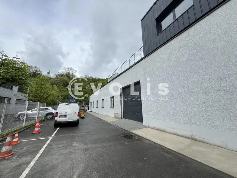 Flex in Neuilly-sur-Marne for lease - Building Photo - Image 1 of 9