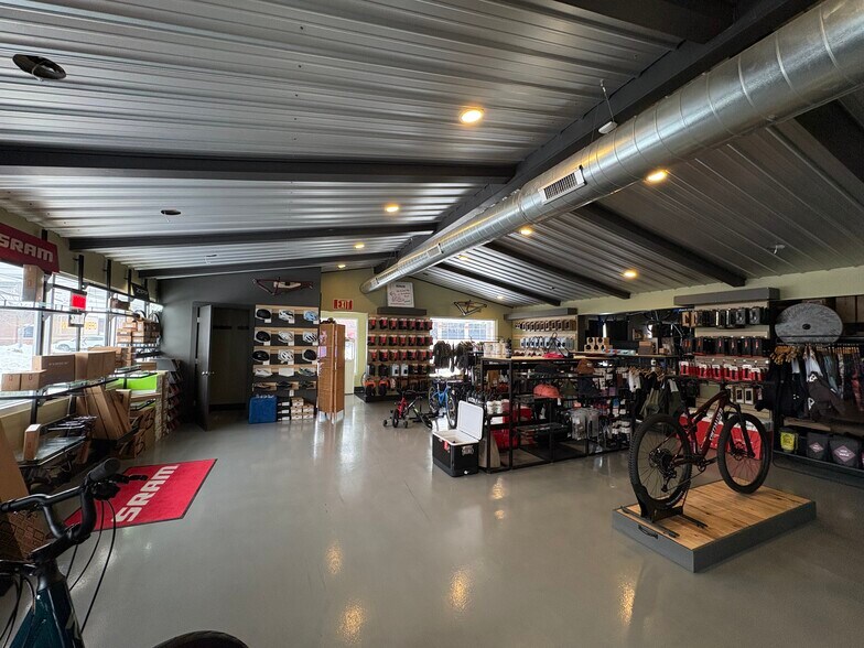 1201 Washington St, Columbus, IN à louer - Photo du bâtiment - Image 3 de 9