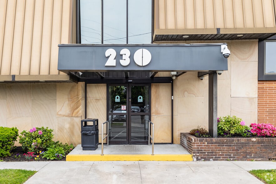 230 Hilton Ave, Hempstead, NY for sale - Building Photo - Image 2 of 9