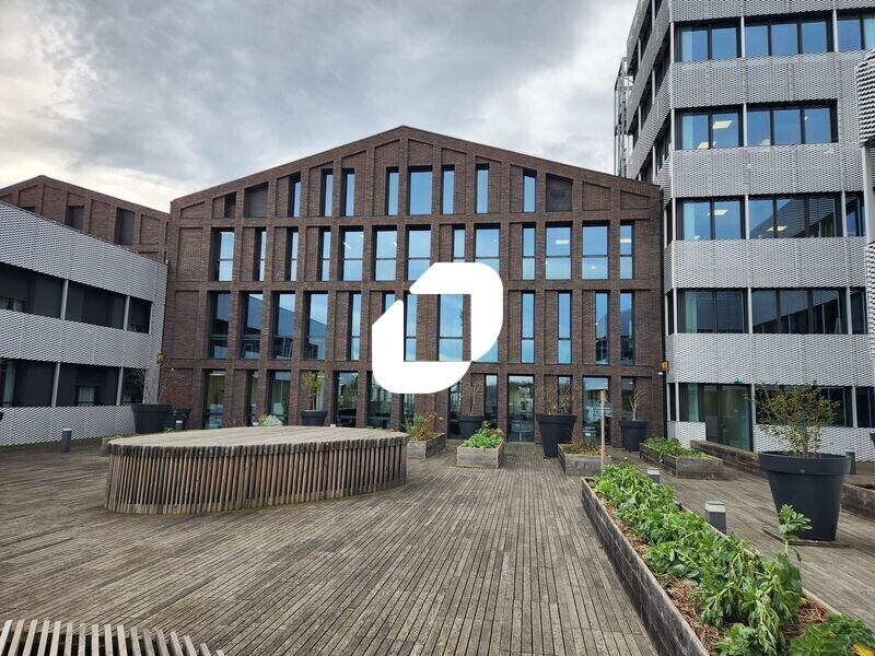 Retail in Bordeaux for lease Building Photo- Image 1 of 18