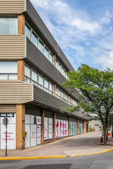 85 Rue Saint-Charles O, Longueuil, QC à louer - Photo du bâtiment - Image 3 de 12