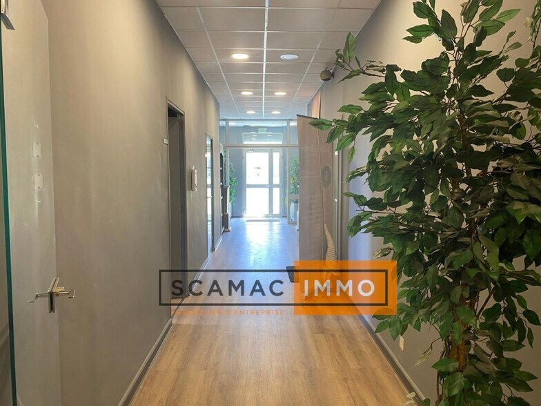 Office in Gardanne for lease - Lobby - Image 3 of 4