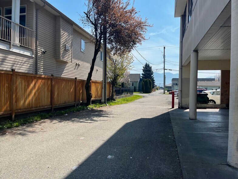 9094 Young Rd, Chilliwack, BC à vendre - Photo du bâtiment - Image 2 de 34