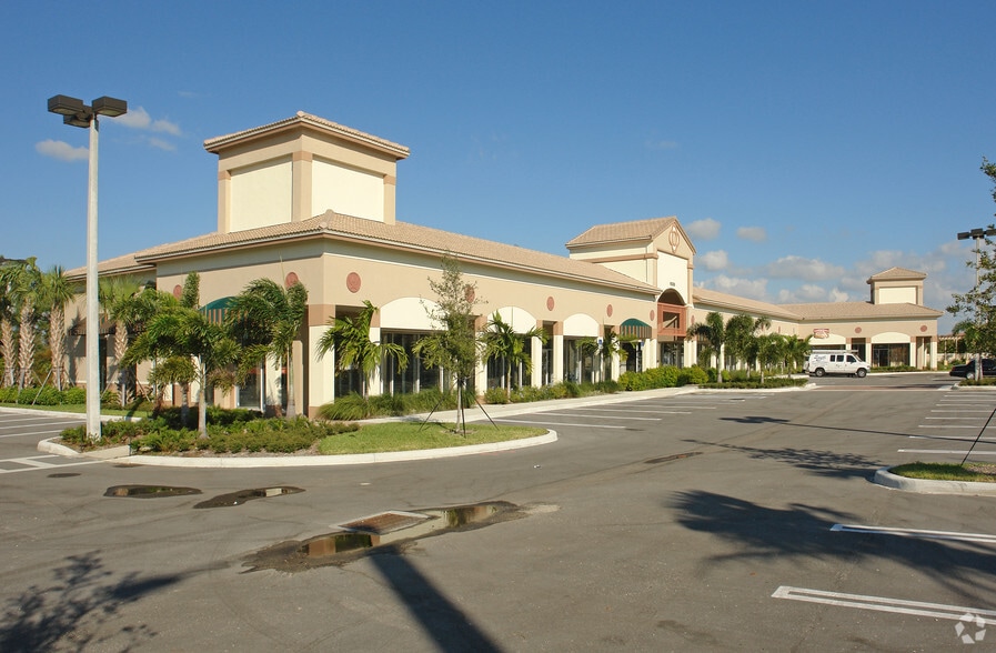 1000-1080 Gateway Blvd, Boynton Beach, FL for lease - Primary Photo - Image 3 of 7
