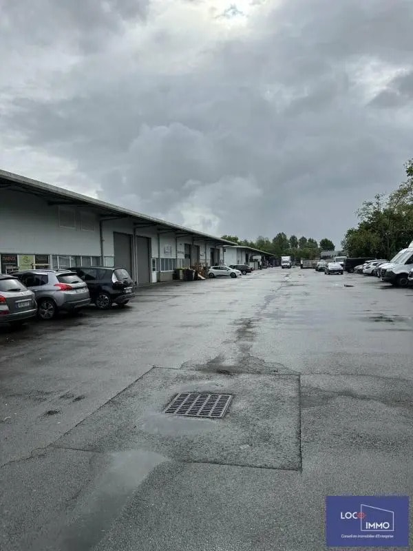 Flex in Le Haillan for lease Building Photo- Image 1 of 7