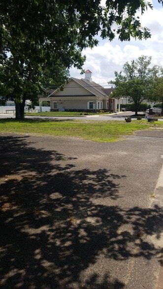 621 Erial Rd, Pine Hill, NJ à louer - Photo du bâtiment - Image 2 de 4