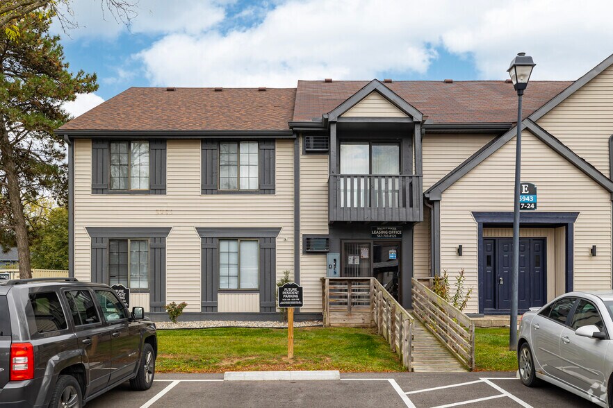 5943 Walnut Cir E18, Toledo, OH à vendre - Photo du bâtiment - Image 3 de 34