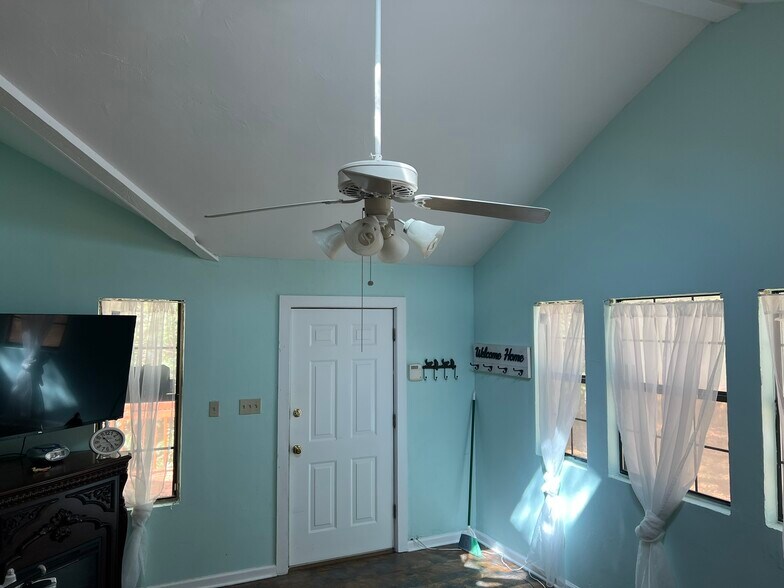 2302 Jim Lee Rd, Tallahassee, FL à vendre - Photo du bâtiment - Image 3 de 11