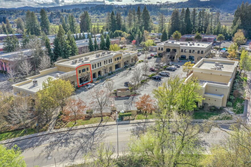 105-175 Foss Creek Cir, Healdsburg, CA à louer - Photo du bâtiment - Image 3 de 5