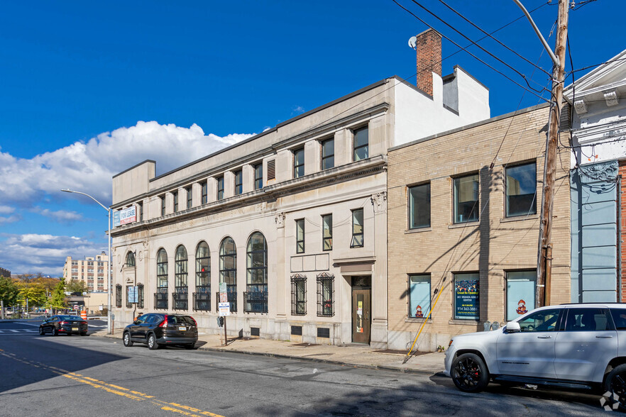 22-28 W 1st St, Mount Vernon, NY à louer - Photo principale - Image 1 de 20