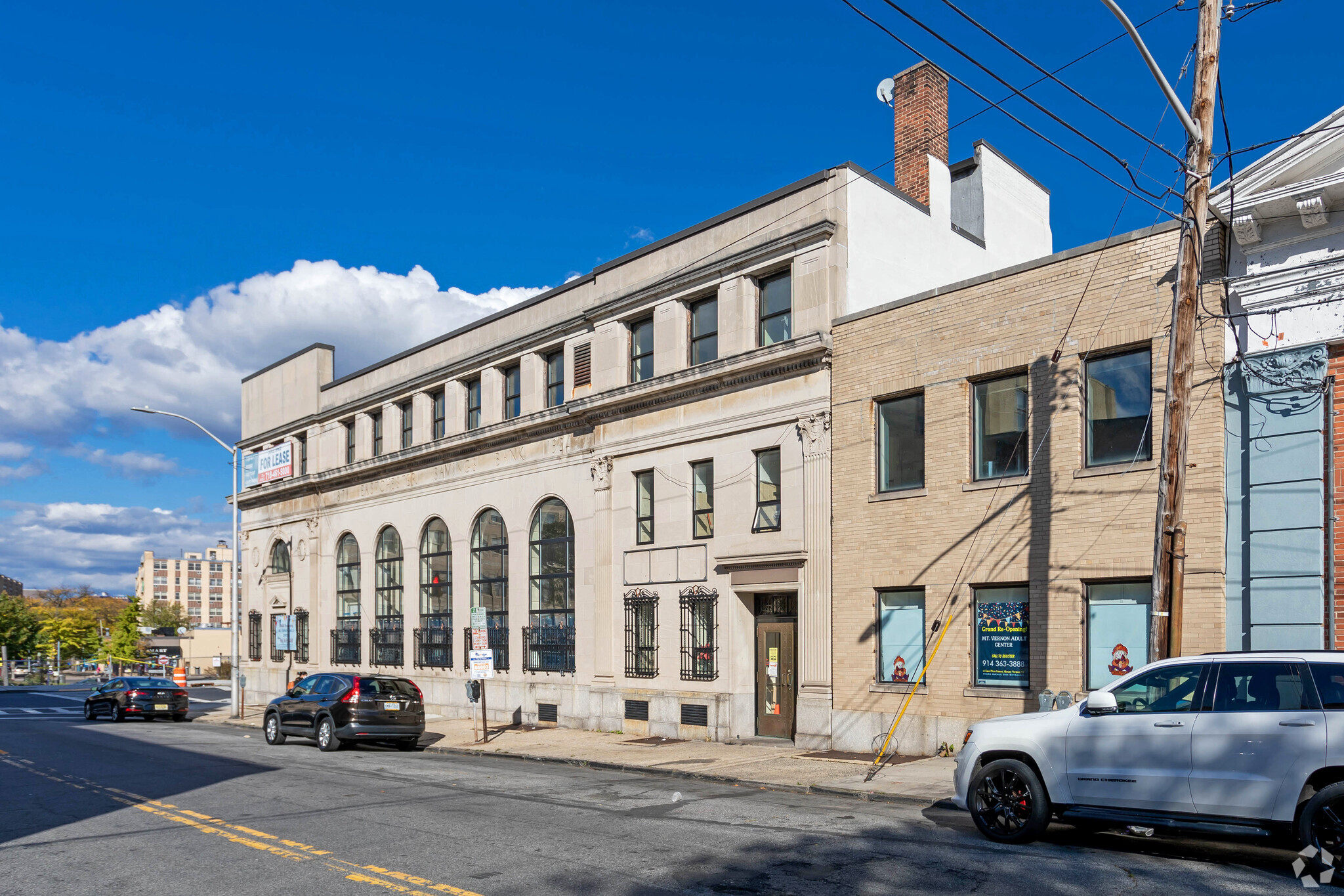 22-28 W 1st St, Mount Vernon, NY à louer Photo principale- Image 1 de 21