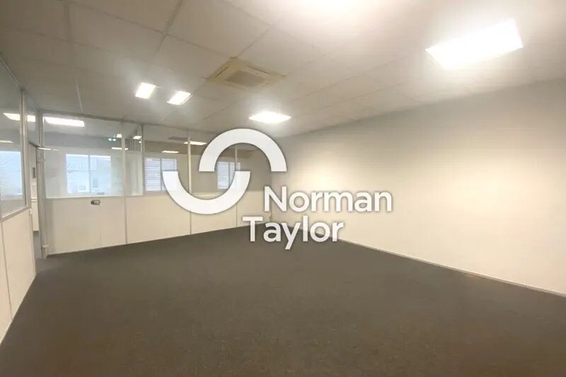 Office in Mauguio for lease - Interior Photo - Image 3 of 9