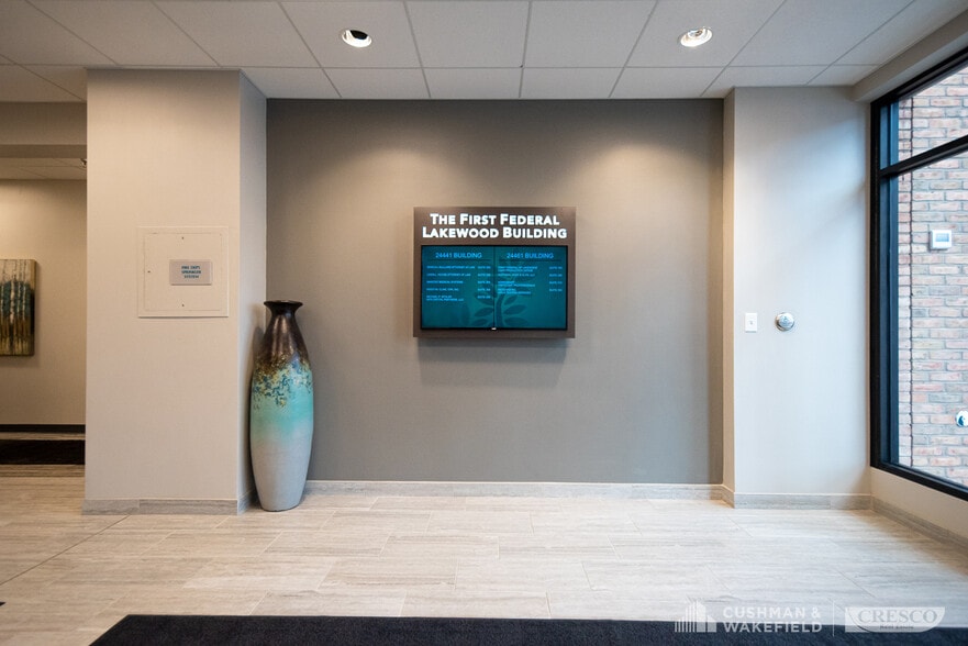 24441-24481 Detroit Rd, Westlake, OH for lease - Lobby - Image 3 of 6