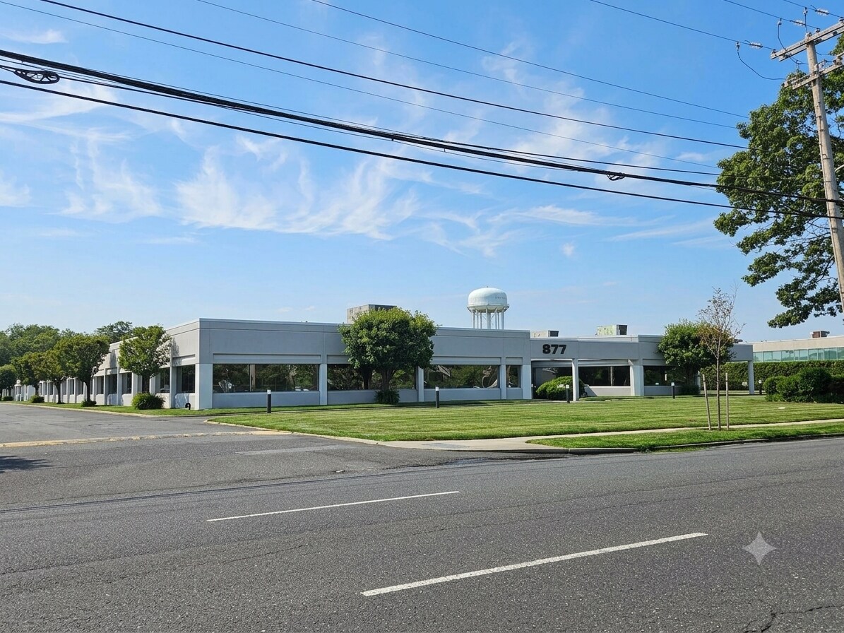 877 Stewart Ave, Garden City, NY à vendre Photo du bâtiment- Image 1 de 37