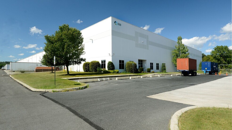500 Independence Ave, Mechanicsburg, PA for lease - Building Photo - Image 1 of 3