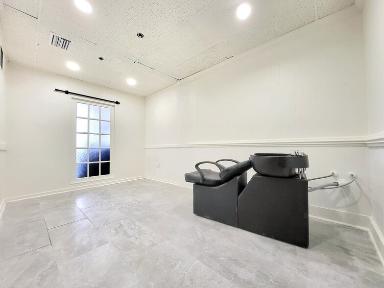 1320 SE Federal Hwy, Stuart, FL à louer - Photo du bâtiment - Image 1 de 18