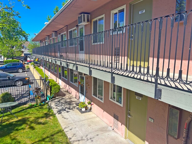 310 W Poplar St, Stockton, CA à vendre - Photo du bâtiment - Image 3 de 10