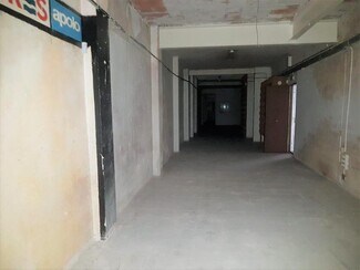 Plus de détails pour Multi-résidentiel à vendre