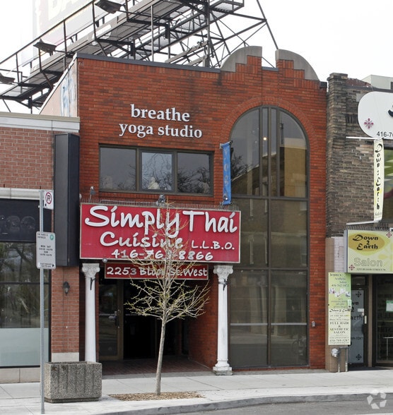 2253 Bloor St W, Toronto, ON for lease - Primary Photo - Image 1 of 2