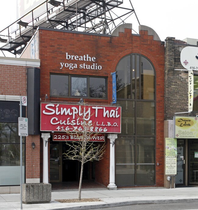 Plus de détails pour 2253 Bloor St W, Toronto, ON - Bureau à louer