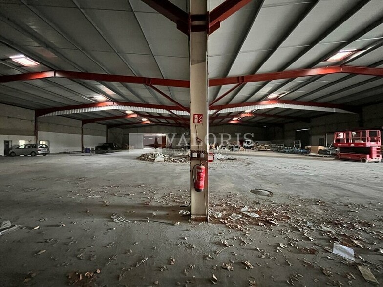 Flex in Gignac-la-Nerthe for lease - Building Photo - Image 3 of 11