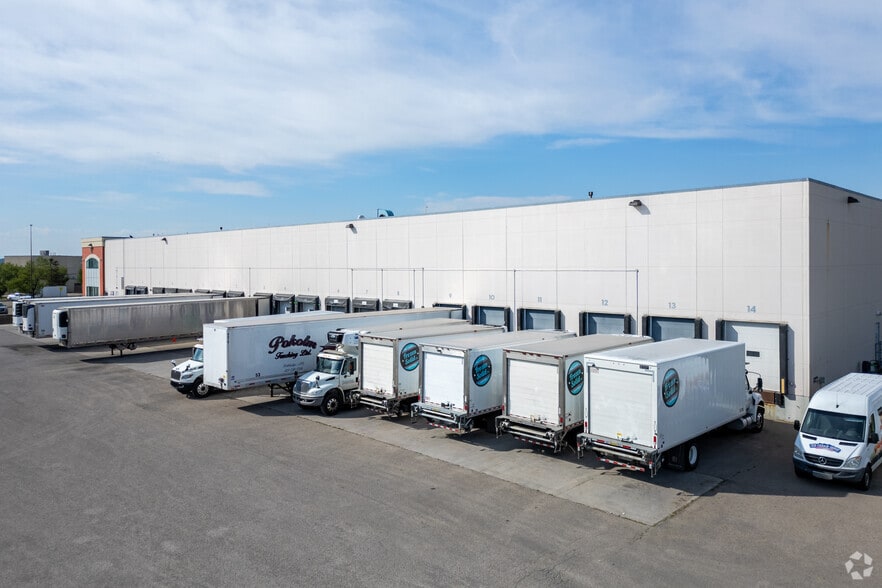 3000 15th St NE, Calgary, AB à vendre - Photo du bâtiment - Image 2 de 3