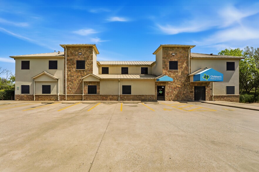 1011 W Grove St, Kaufman, TX for sale - Primary Photo - Image 1 of 48