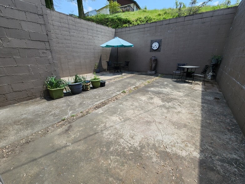 310 Wade Hampton Blvd, Greenville, SC for sale - Building Photo - Image 3 of 9