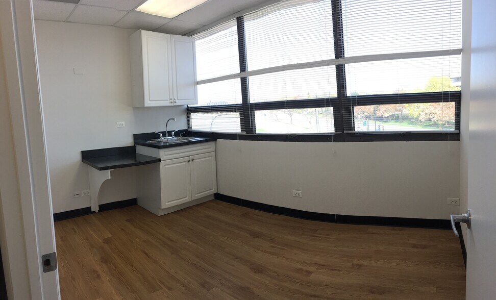 4433 W Touhy Ave, Lincolnwood, IL à louer - Photo intérieure - Image 3 de 12