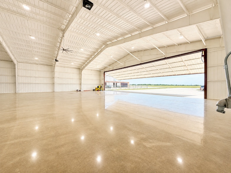 2408 Airport Rd, Gainesville, TX for sale - Interior Photo - Image 3 of 24