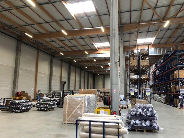 Industrial in Marly-la-Ville for lease - Building Photo - Image 3 of 8