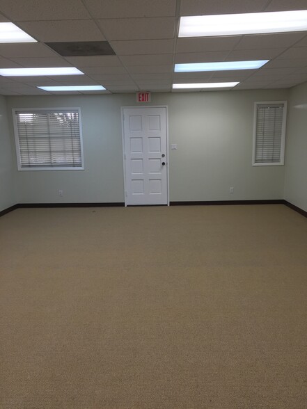 721 W Whittier Blvd, La Habra, CA for lease - Building Photo - Image 3 of 9