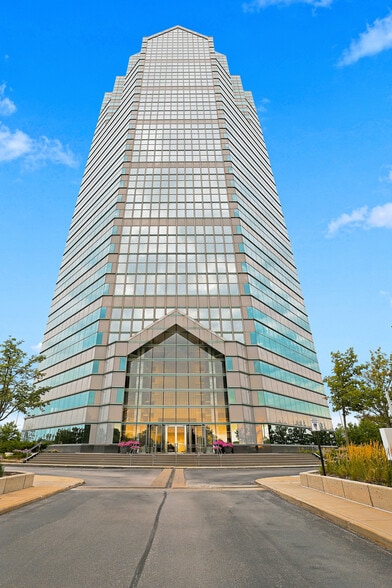 1 Tower Ln, Oakbrook Terrace, IL for lease - Building Photo - Image 3 of 16