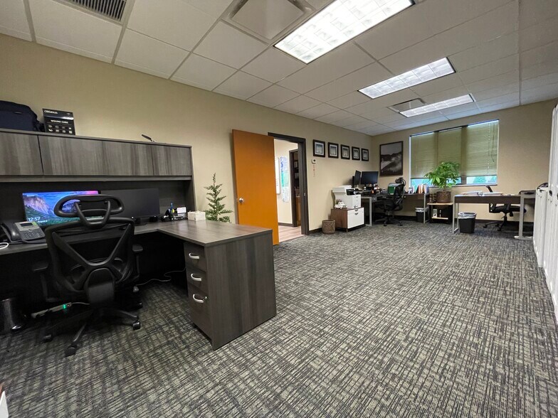 212 S Milwaukee Ave, Wheeling, IL à louer - Photo intérieure - Image 3 de 4