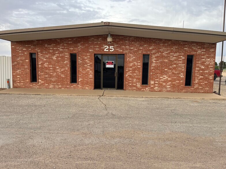 2715 S County Road 1206, Midland, TX à louer - Photo du bâtiment - Image 1 de 8