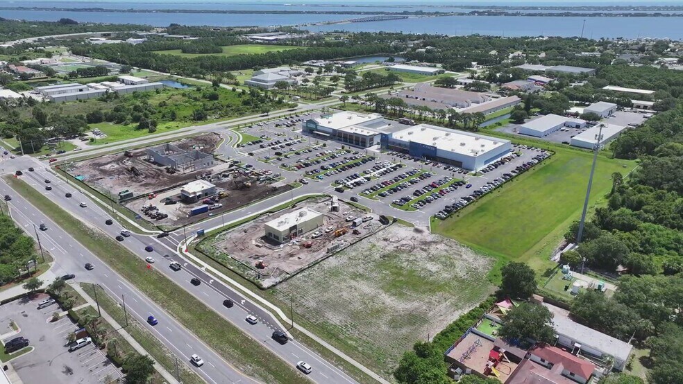 5183 N Wickham Rd, Melbourne, FL à louer - Vidéo sur l’inscription commerciale - Image 2 de 6