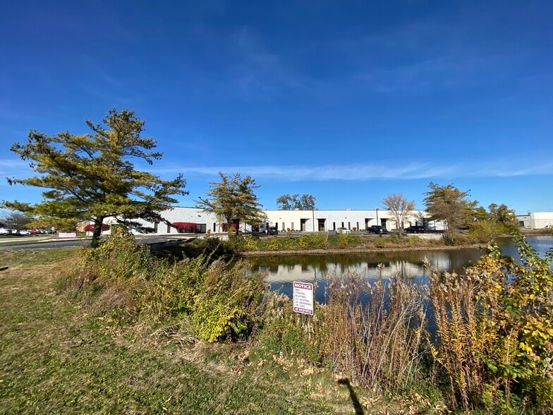 4132 Shoreline Dr, Earth City, MO for lease - Building Photo - Image 3 of 16