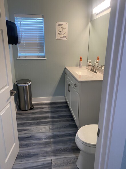 1215 12th St, Palm Harbor, FL à louer - Photo du bâtiment - Image 2 de 15