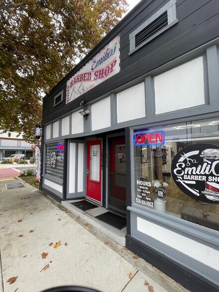 16903 Yolo Ave, Esparto, CA à vendre - Photo du bâtiment - Image 2 de 13