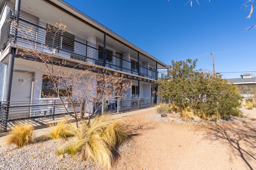 601 W San Antonio St, Marfa, TX à vendre - Photo du bâtiment - Image 2 de 26