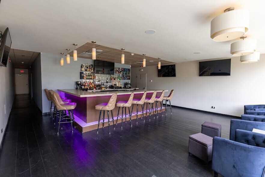 8905 W Cermak Rd, Riverside, IL à vendre - Photo intérieure - Image 2 de 17