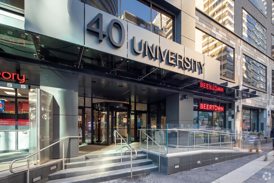 40 University Ave, Toronto, ON à louer - Photo du bâtiment - Image 2 de 4