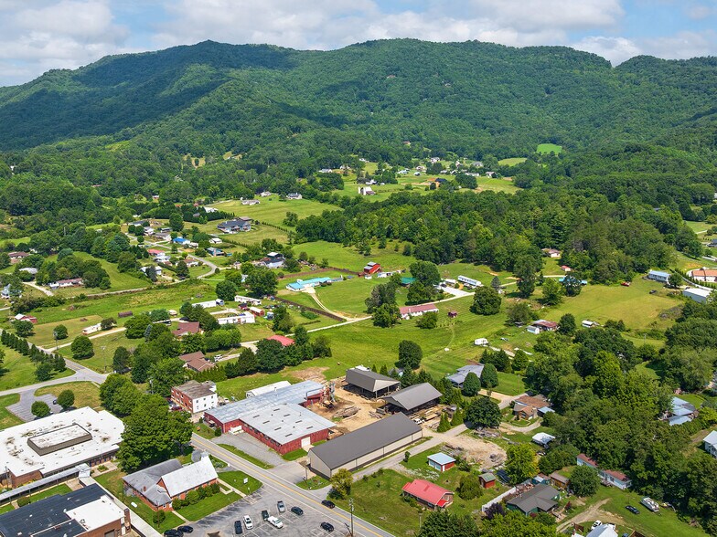 635 Sonoma Rd, Waynesville, NC à vendre - Photo du bâtiment - Image 2 de 6