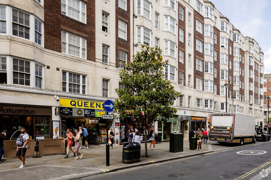 11-45 Queensway, Londres à louer - Photo du bâtiment - Image 2 de 2