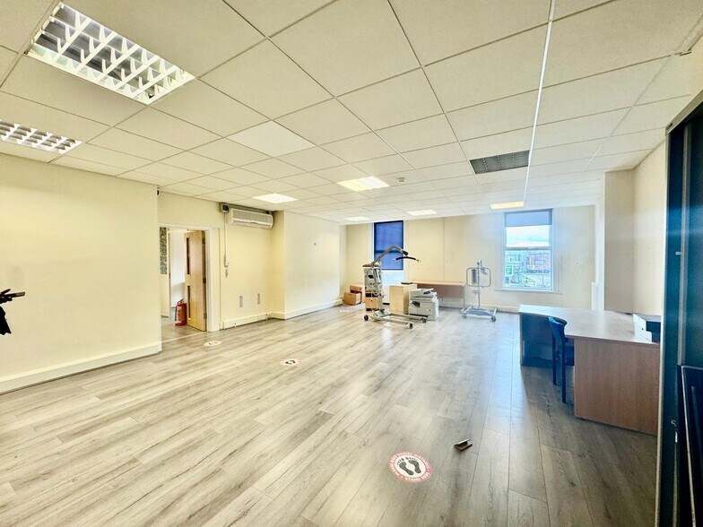 14-26 Victoria St, Luton à louer - Photo du bâtiment - Image 3 de 16