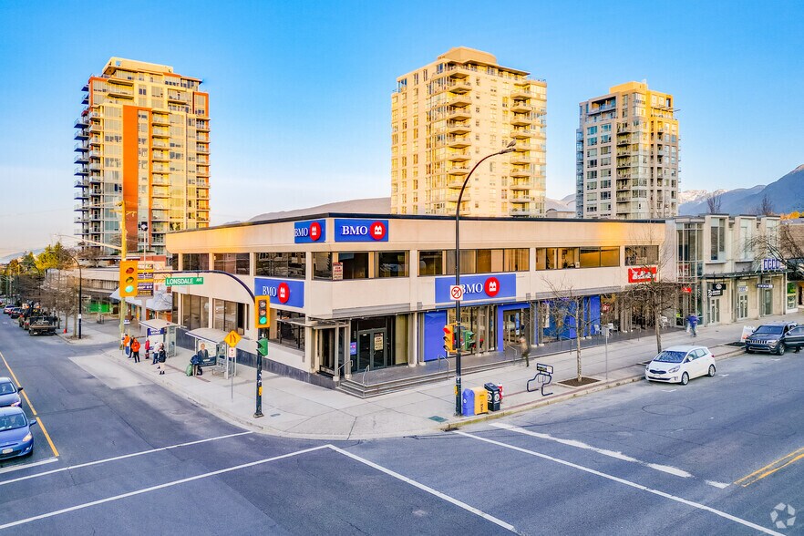 1501-1529 Lonsdale Ave, North Vancouver, BC à louer - Photo du bâtiment - Image 2 de 6