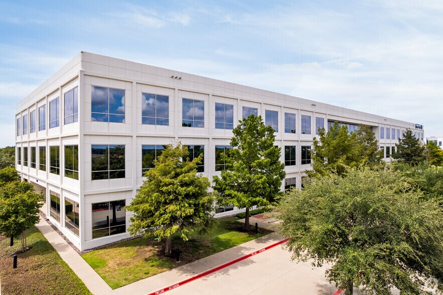 6100 W Plano Pky, Plano, TX à louer - Photo du bâtiment - Image 3 de 55