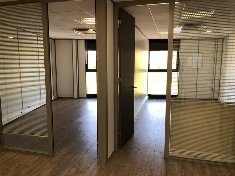 Office in Rillieux-la-Pape for lease - Building Photo - Image 2 of 8