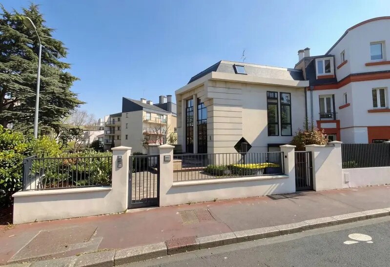 Office in Suresnes for lease - Building Photo - Image 3 of 14